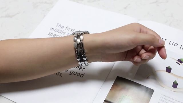 Moolia Compatible with Apple Watch Band 38mm 40mm 41mm Metal Fashion Women Replacement Strap смотреть онлайн