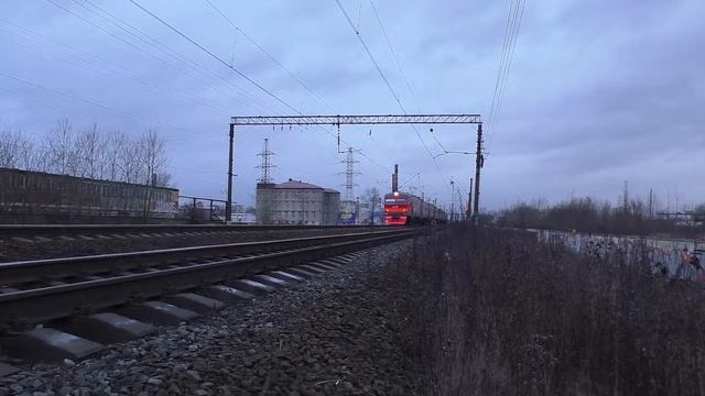 Электропоезд ЭР2Т-7194 следует по перегону "СПБ Витебский - СПБ Витебский Тов." смотреть онлайн