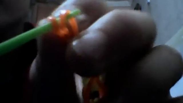 Шарфик из резинок на рогатке!