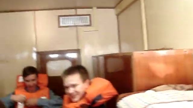 2006. Поездка в Булгар на теплоходе Борис Полевой. Облачение в спасик в каюте трюма смотреть онлайн