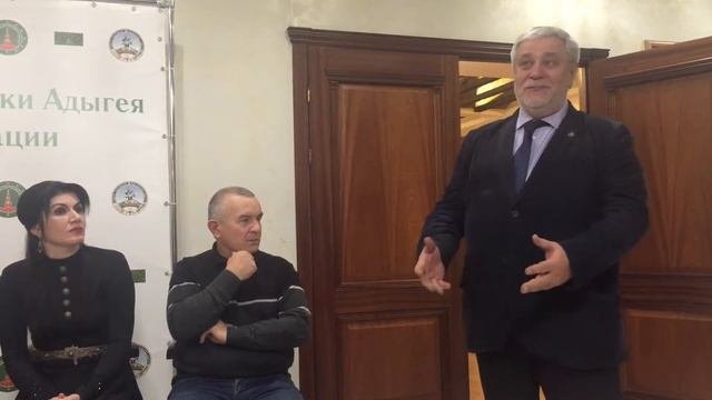 Седов Александр Всеволодович , директор музея Востока .