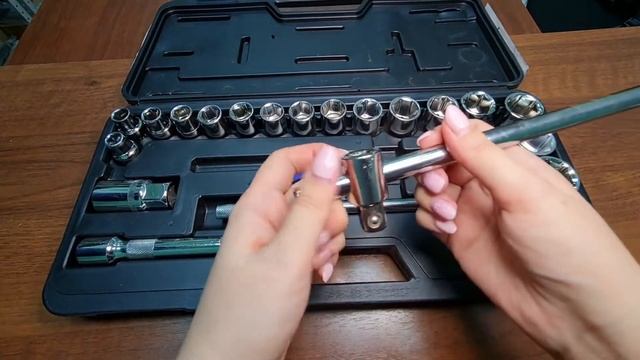 Торцевые головки/набор инструментов VOREL 10-32 мм, 1/2, 24 шт, в кейсе, 58240