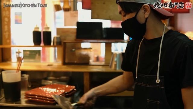 Don't leave Japan without eating this delicious yakisoba. バソキ屋 basokiya japanese street food やきそば