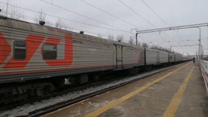 Электровоз ЭП1М-620 с багажным поездом и вагоном "Спринтер-Интеграл" на станции "Кондукторская".
