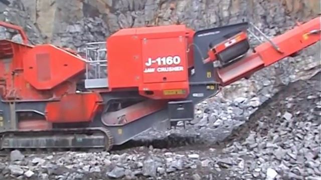 J-1160 Mobile Tracked Jaw Crusher Working 2