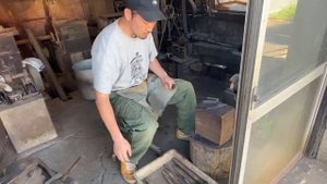 Forging Knives LIVE at 200 Year-Old Japanese Forge Живая ковка ножей в 200-летней японской кузнице