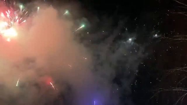 Новогодний салют 2022 смотреть онлайн