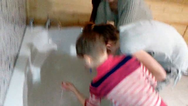 Обновили новую ванную комнату. смотреть онлайн