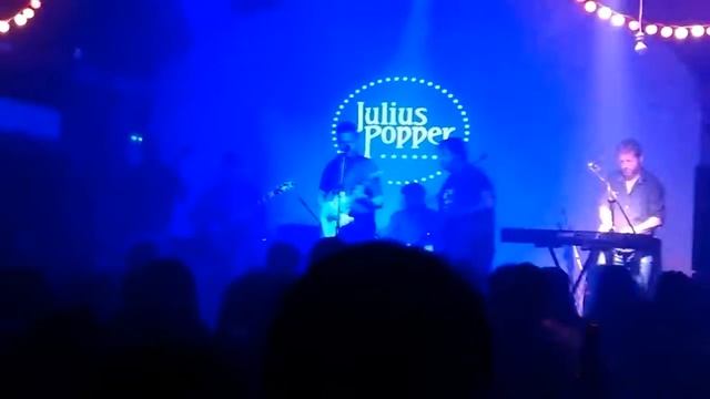 Pablosky disfrutando de los Julius Popper (perro negro rockbeer) смотреть онлайн