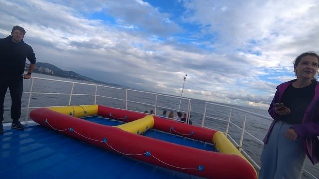 На кораблике вдоль Сочи 2021 смотреть онлайн