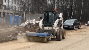 Bobcat S300 с щеткой