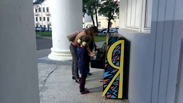 Музыкальный инструмент на улице Гродно. смотреть онлайн