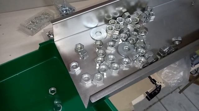 Вибролоток (вибропетатель) VL-60208. Фасовка крупных деталей с большой загрузкой, малая подача.