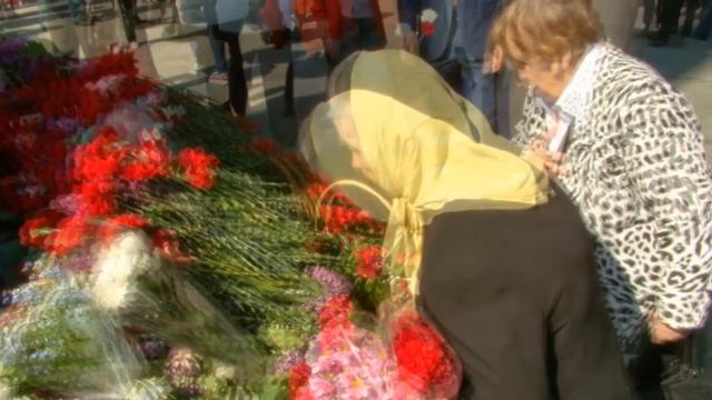 2014.05.09.N1-1 Ukraine Kiev Pechersk WW2 Veterans at the Eternal Flame