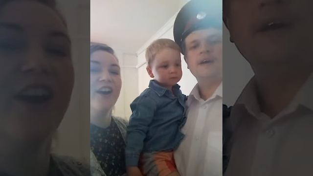 Семейный дуэт Шебуниных поет гимн в общероссийском флешмобе #МыРоссия