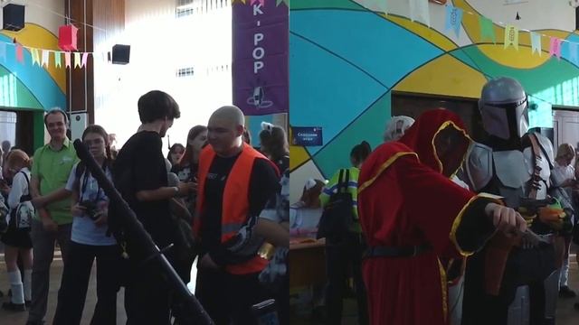 20231104 1340 - cosplayers in hall [EGO 3D FSBS]