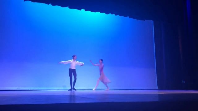 Dancing in the Park by Annie and Joey смотреть онлайн