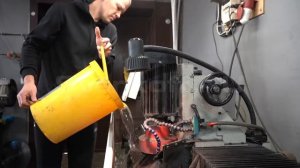 Станок для заточки плоских ножей с магнитной плитой MF257B в работе