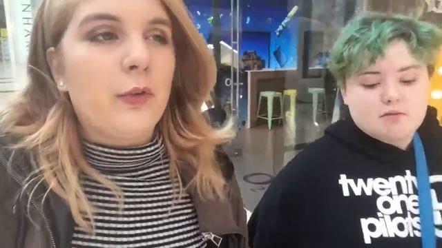 Christmas Shopping Vlog | EXTRATILLY TRAVERS смотреть онлайн