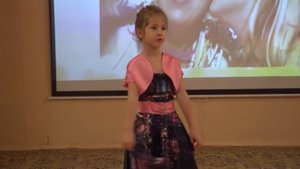 "Ходит моя бабушка в фартуке цветном"...