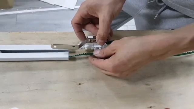 Изменение закрытия раздвижного карниза - смещенный центр