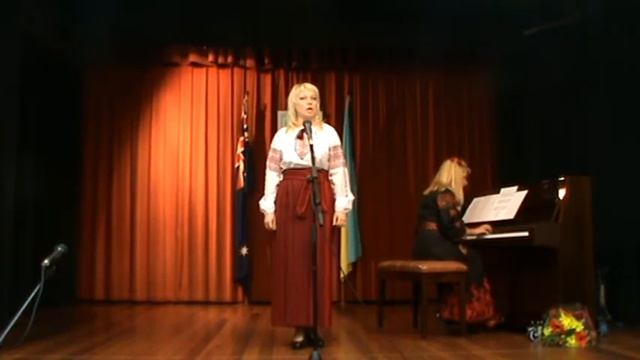 "Oj, Khodyla Divchyna Berezhkom" UCQ Concert 20th Anniv of Ukraine's Ind 2011 6 of 16 смотреть онлайн