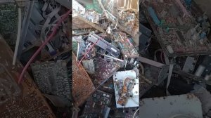 Разбор 100 телевизоров на детали из золотп