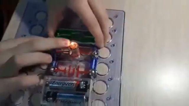 Собираем канструктор Юный электрик смотреть онлайн