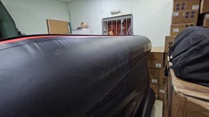 Клеим лодки в магазине , устанавливаем транцевые колеса .