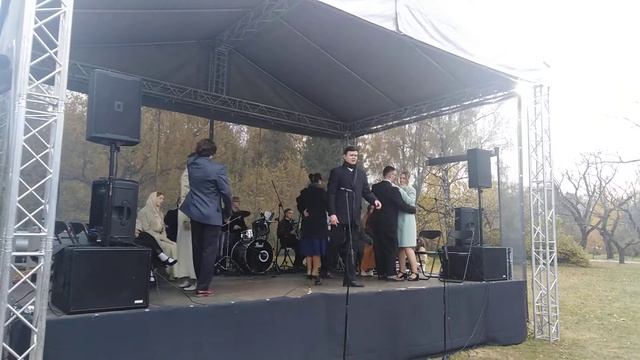 Фестиваль музыки. Солисты Купаловского театра Беларуси в Ботаническом саду 17.10.2021г. смотреть онлайн