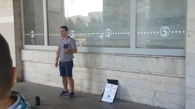 Он поёт лучше Баскова!!!!