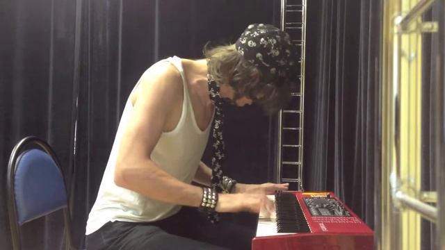 Импозантный вызов от SCHOOLRADIO для Марии Ероян & ROYAL DRIVE Высшая Проба 16 сентября смотреть онлайн