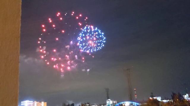 Праздничный салют в день металлурга и день города Верхняя Пышма 16 июля 2022 г. смотреть онлайн
