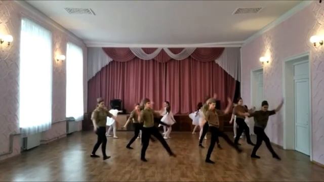 Танцевальный коллектив "Рисуем мир" - "Журавли" смотреть онлайн