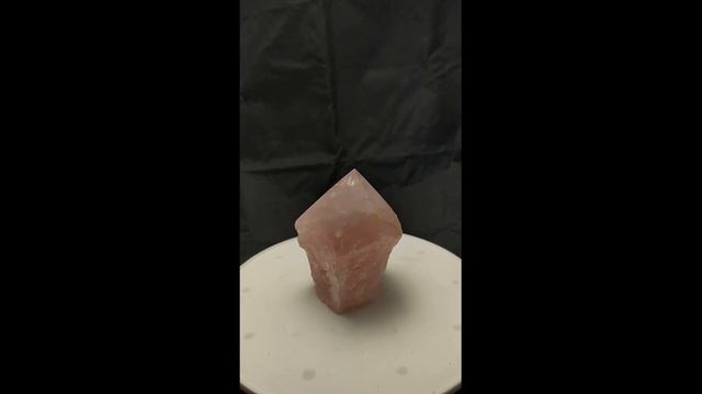 минерал Розовый кварц кристалл 7х7х9.5 см
