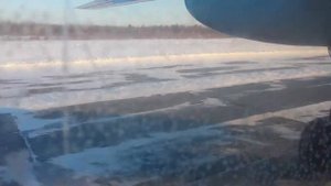 Посадка в г.Стрежевой АН-24РВ