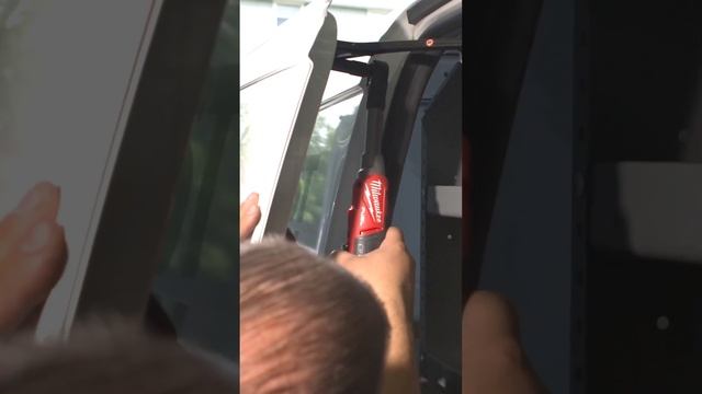 Оригинальная аккумуляторная трещетка. смотреть онлайн