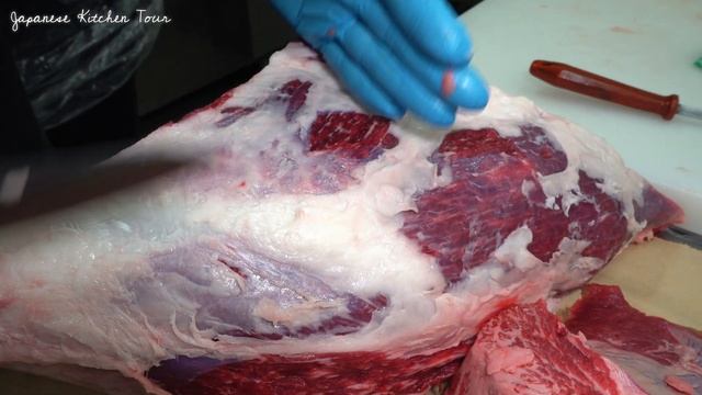 The skill of a craftsman who cuts meat with hands like blackjack. | Мастерство ремесленника