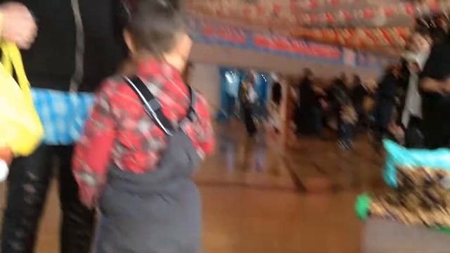 Что для счастья надо!? Конфеты после представления в театре) смотреть онлайн