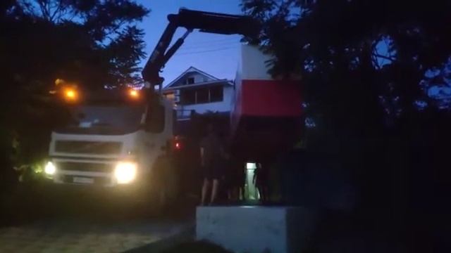 Разгрузка манипулятором пятитоного дизель генератора смотреть онлайн