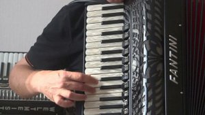 Yкpaинский cувениp. Live.