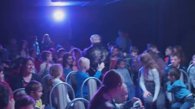 В театре репетируют новые шоу для летнего сезона смотреть онлайн