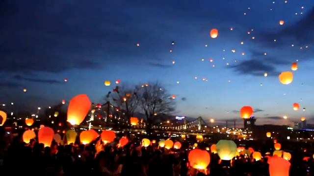 Массовый Запуск Небесных фонариков 22.04.12 (Россия) смотреть онлайн