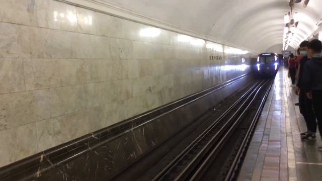 Москва 2020 с маршрутом 001 на станции Курская смотреть онлайн