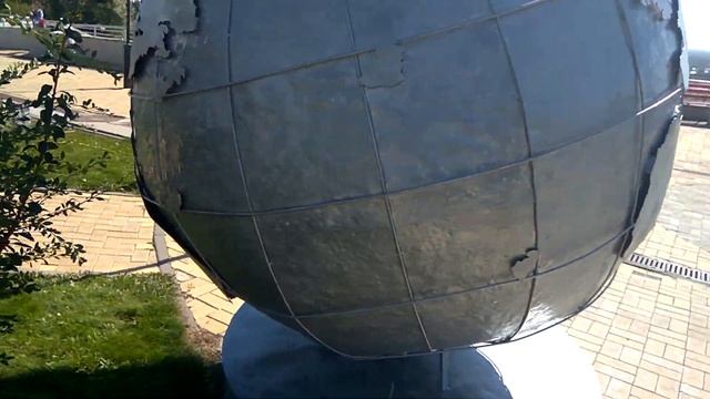 Америка позади. Глобус в новосибирске