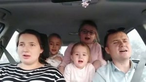 Лодка по волнам во тьме плывёт... очень красивая песня!