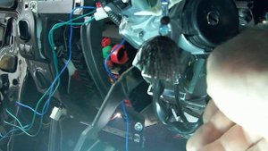 установка сигнализации.колхозный обходчик иммобилайзера. чужой косяк исправил.