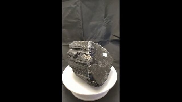 минерал Турмалин черный (Шерл) 10х13х9 см
