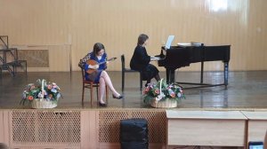 это выступление моей дочери перед экзаменом, мелодия очень трогательная, инструмент домра