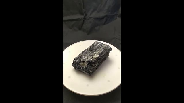 минерал Турмалин черный (Шерл) 6х9х4.5 см